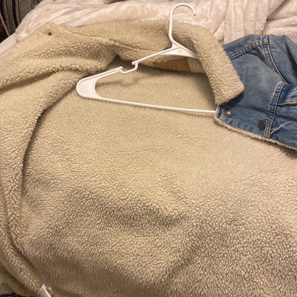 Denim jacket size M fits like a Large - Picture 2 of 3